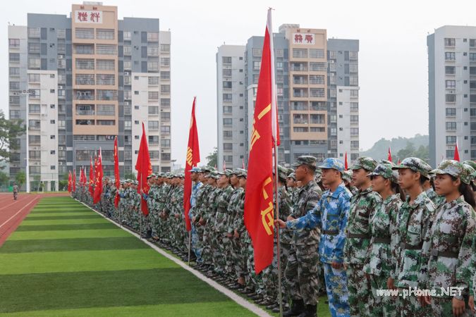 我校隆重举行2019级新生军训阅兵仪式暨总结表彰大会