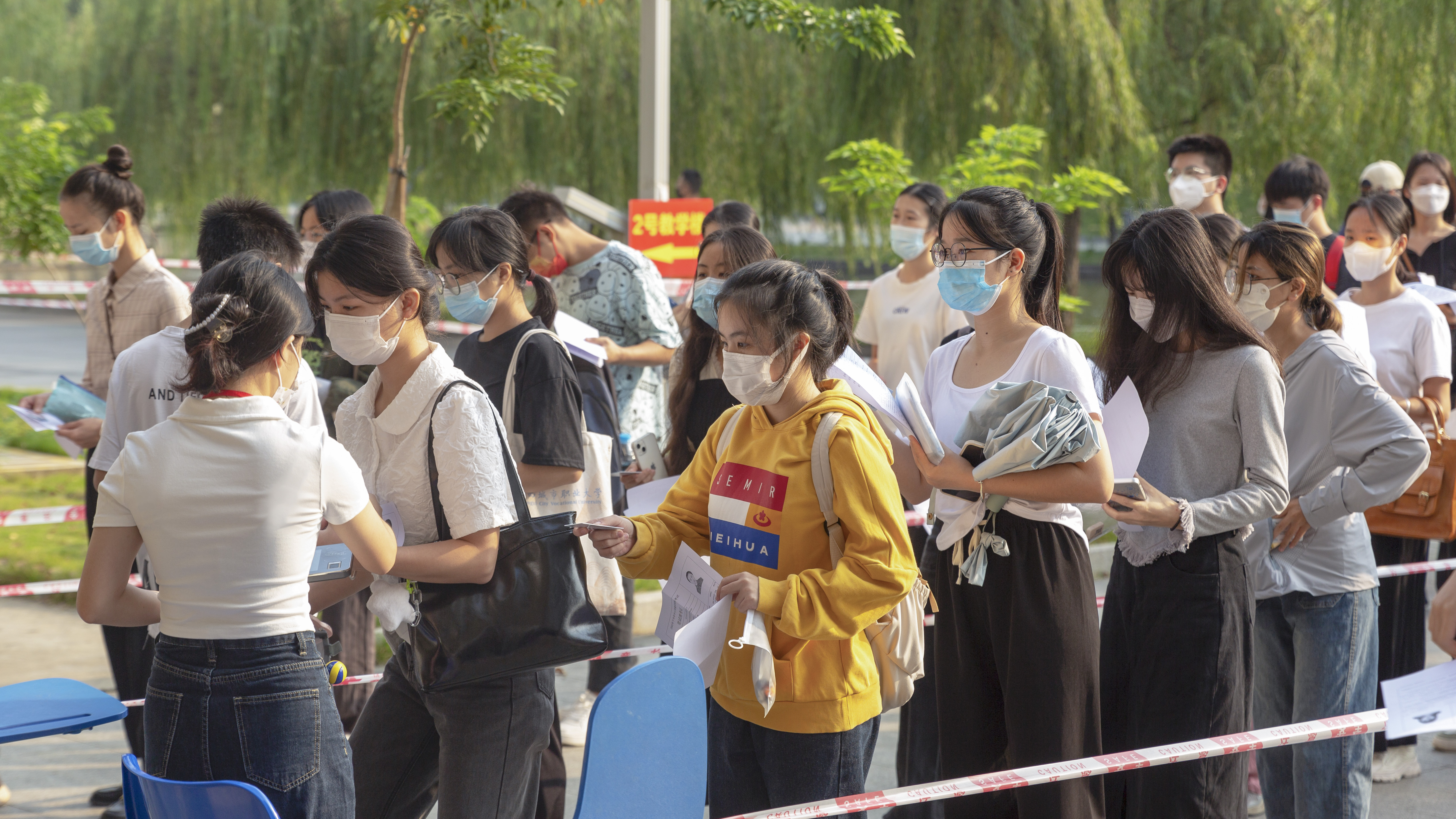 7000余人次赴考 2022年全国中小学教师资格考试在我校顺利举行